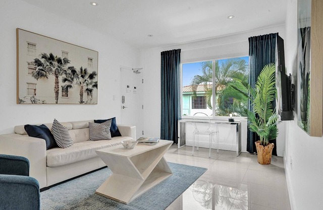 Maritime Suite 2BD/2BA South Beach Villa Monaco