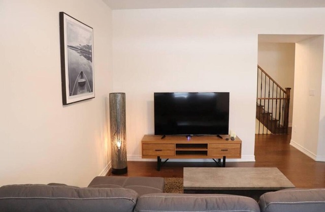 Markham Luxury With Plazas & Toronto Minutes Away