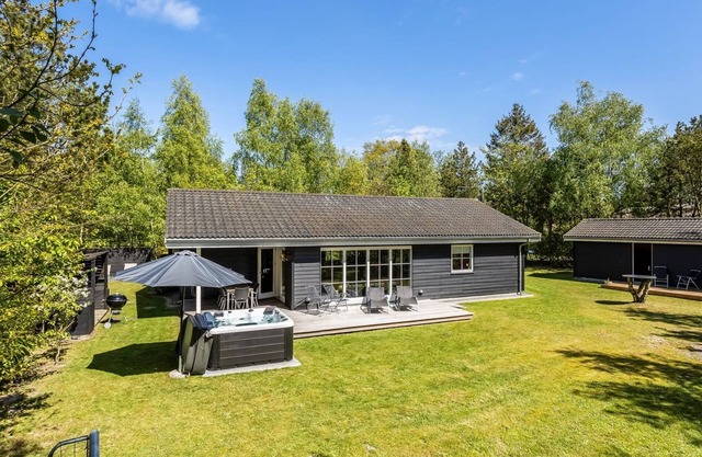 "Marlena" - 1.1km from the sea by Interhome