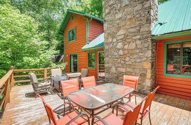Mars Hill Cabin w/Pool Table ~ 2 Mi to Wolf Ridge