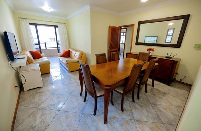 MARTHA SCHWANTZ 301 BUILDING, 3 BEDROOM APARTMENT - 1 garage 200m FROM MORRO BEACH.