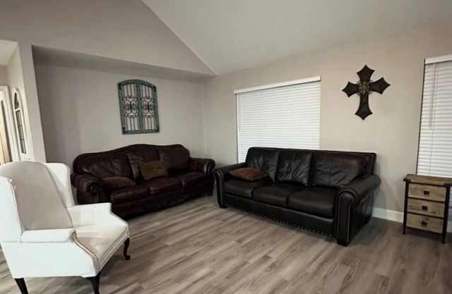 Marvelous 4-bedroom house three full bathrooms in LaPorte