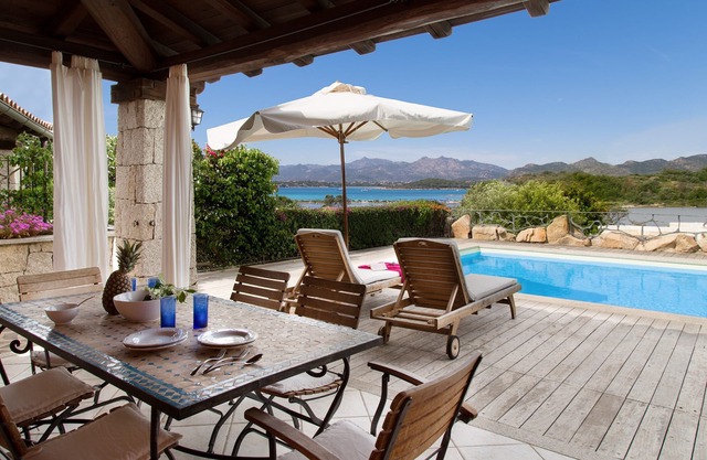 Marvelous in front of the beach, private pool