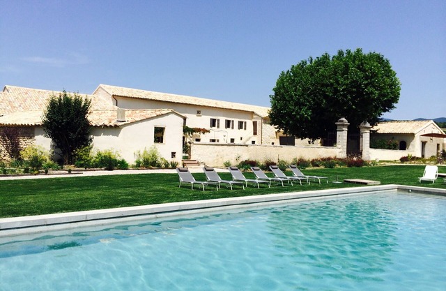 Mas de St Chétin, an authentic place which welcomes companies, friends, families.