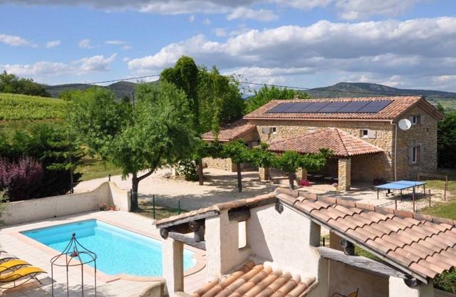 Mas for 9 people, not overlooked, with private, secure swimming pool.