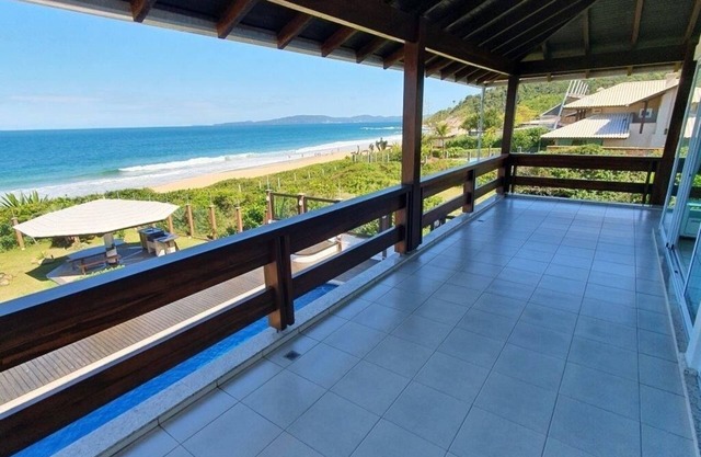Masonry House Facing the Sea with Very High Standard in Estaleirinho Beach!