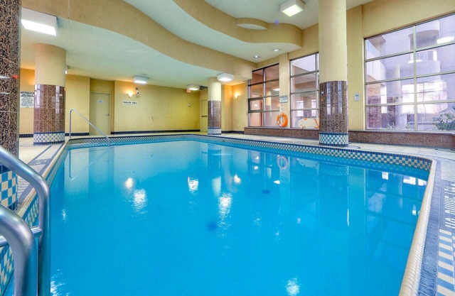 MASSIVE 2Bed 2Bath Bay St. Condo w. 2 Balconies/Patios & FREE Parking SLEEPS 7