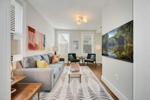 Massive Mid-Century Marvel 5 Bedrooms and Parking