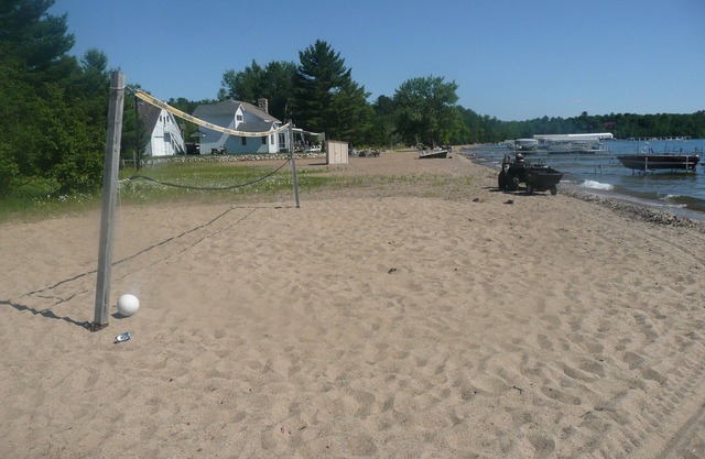 Massive Swimming Beach w Volleyball! Cabin, Huge Game Room. Book Early for 2025!
