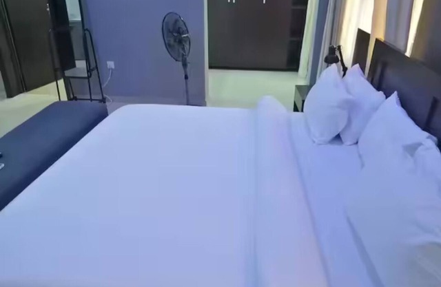 Master 1bdrm Suite in a Mansion 24hrs Power & Wifi