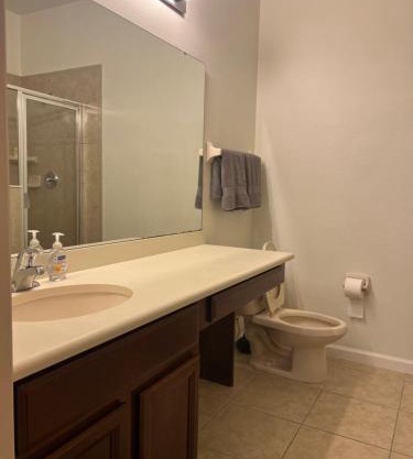 Master bedroom next to the airport