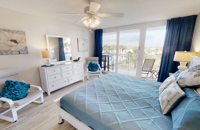 Master on Gulf with Balcony access Free round of Golf & Activities Every Day!