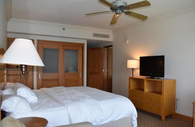 Master w Ocean & Lagoon view 2 guests (C06)