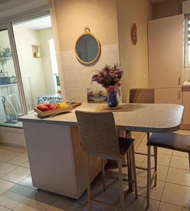 Mauguio-Carnon P2 60 m2, tout confort, spacieux, climatisé, wifi, balcon, parking privé couvert, 15 min de la mer, de Montpellier
