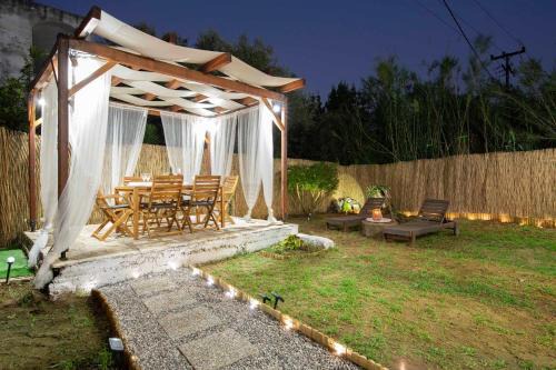 Maximos House