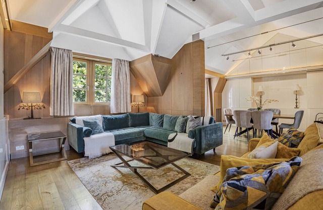 Mayfair Penthouse | Central AC | Huge Terrace