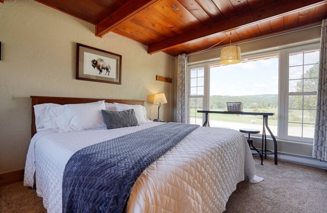 Meadow Cabin at Highland Meadows - Secluded Getaway