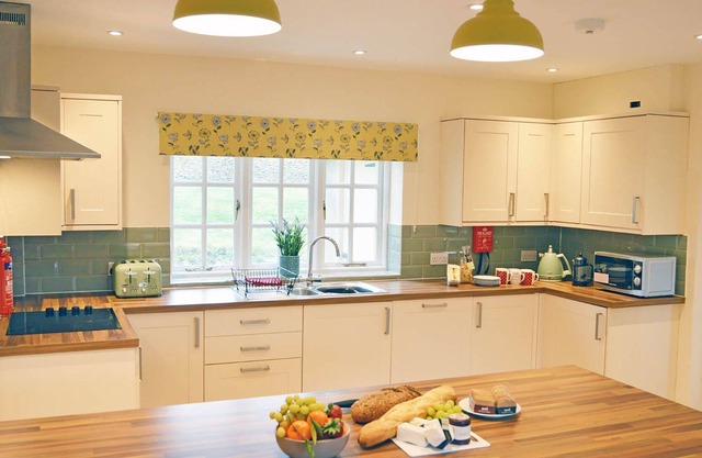 Meadow View - sleeps 6 guests in 3 bedrooms