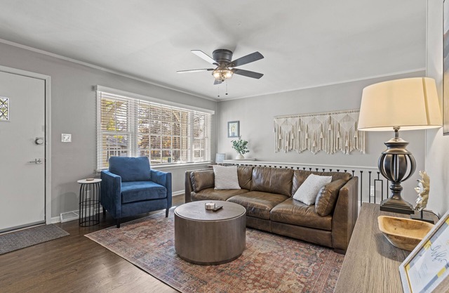 Meadowlark - Large Home Close to I35