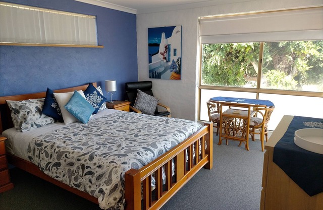 Mediterranean Apt: Ocean Views Sleeps 6 - Spacious- Families - Couples - Beach