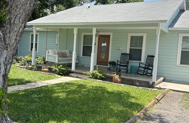 Meet Alexis D! This house has a relaxed and cozy feel .