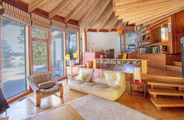 Meisel House - Four Bedroom Cottage, Sleeps 10