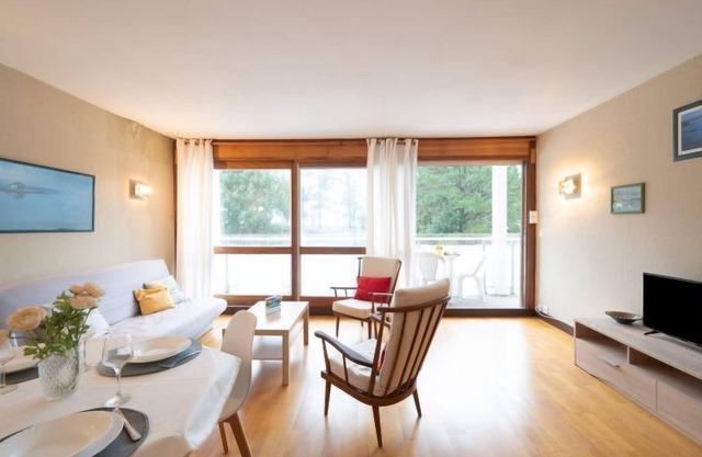 Men Er Bellec by Interhome