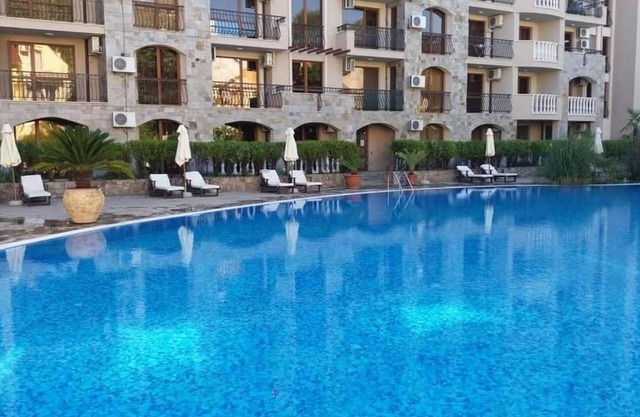 MENADA *Kalia* pool view studio