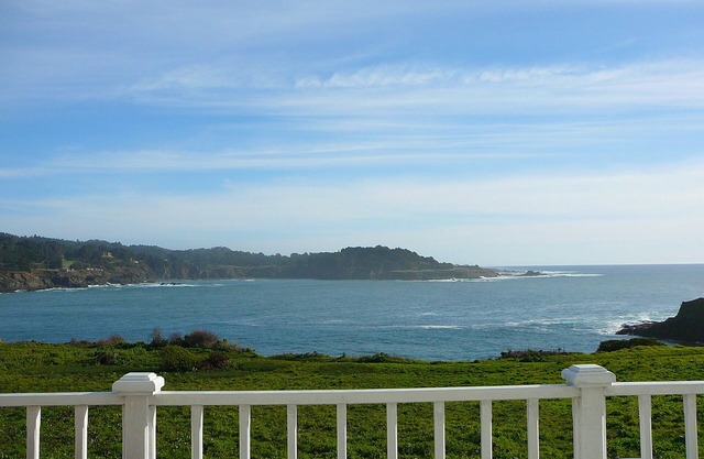 MENDO VILLAGE LUXURY OCEANFRONT PENTHOUSE, DOG FRIENDLY, VIEWS, WALK EVERYWHERE!