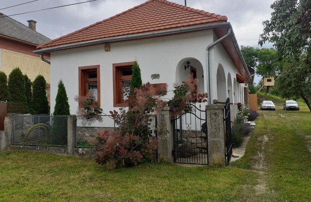 MENEDÉK