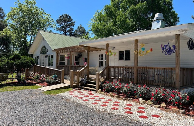 Mentone Dreams Suite at The Hatter Cafe' and Country InnnBreakfast included