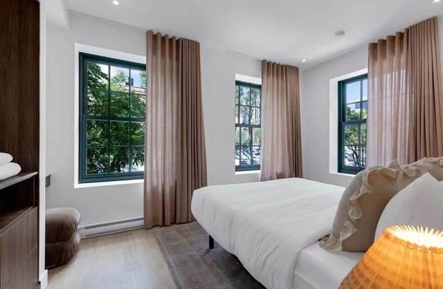 Mercer- 2 Bedrooms 2 Bathrooms+ Free parking