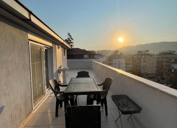 Merkezde Mangal olanağı sunan kullanışlı çatı katı