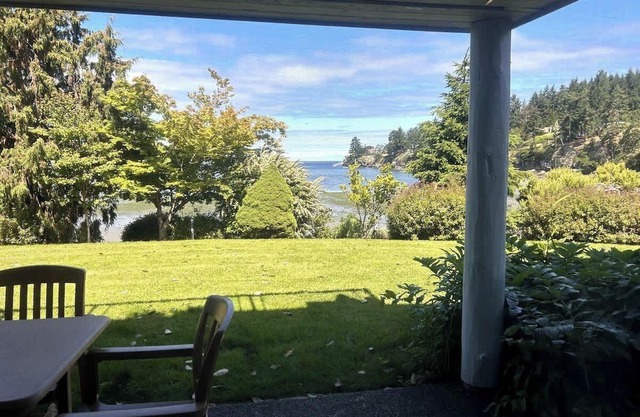 Mermaid Cove - Oceanfront Suite - 2BDRM - Kitchen