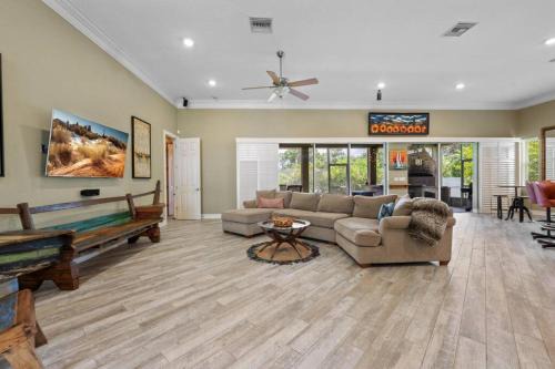 Merritt Island Escape Tropical Paradise 2 Story Fun Fire Pit