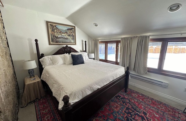 Metcalfe Suites - Old Stone Alcove