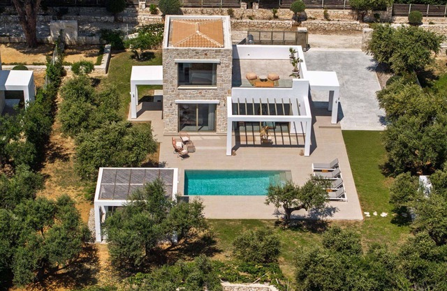 Metis - Two Bedroom Villa, Sleeps 4