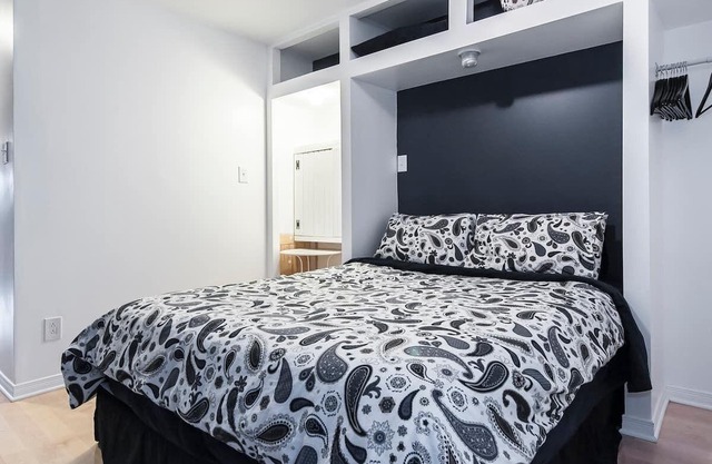 Metro Sherbrooke - 1 Bedroom