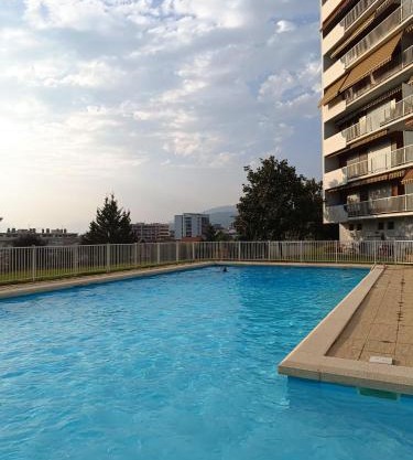 Meublé 3 étoiles - PISCINE- BALCON - TENNIS