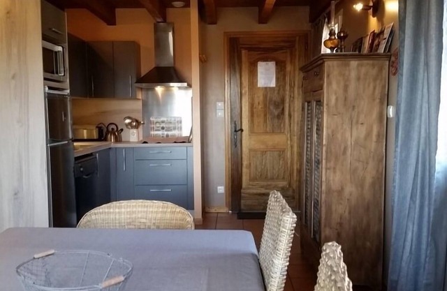 Meublé N°5 - Le Grenier-Apartment-Ensuite with Bath-Garden view