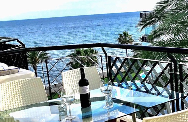 MI CAPRICHO 2D BEACHFRONT: Apartment with sea view