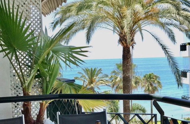 MI CAPRICHO Beachfront 3 -1 Apartment with sea view - Costa del Sol