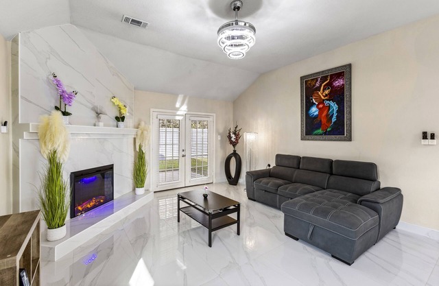Mi Casita Humble Tx / ready for long term lodging w/ Garage, near IAH