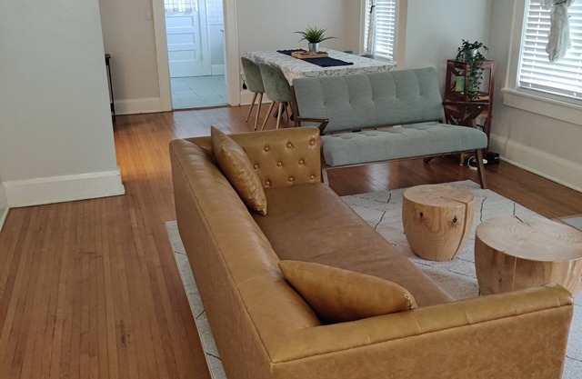 Mid Century Bungalow Minutes from Downtown