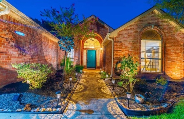 Mid-Century Gem by the Lake /5 Minutes to Rockwall Harbor