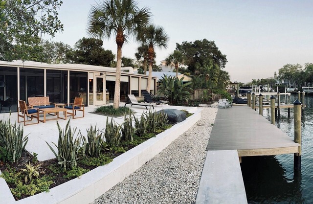 Mid-Century Meets Boaters’ Dream