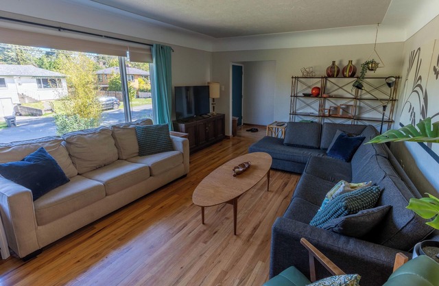 Mid-Century Modern Apartment @ Horner Park