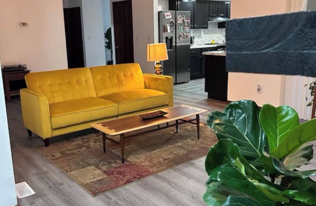 Mid-Century Modern charming 3-bedroom house in private, peaceful neighborhood.