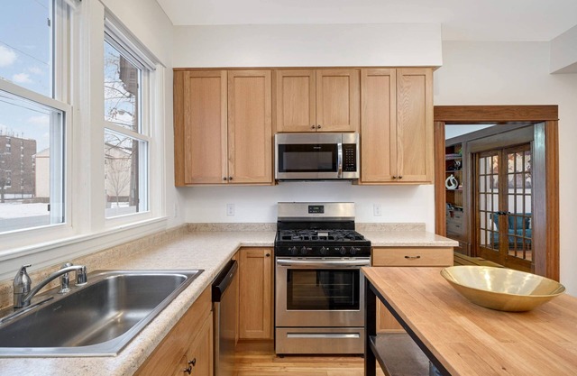 Mid-Century Modern Home 5 Minutes from Downtown