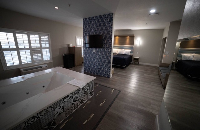 Mid City Inn and Suites